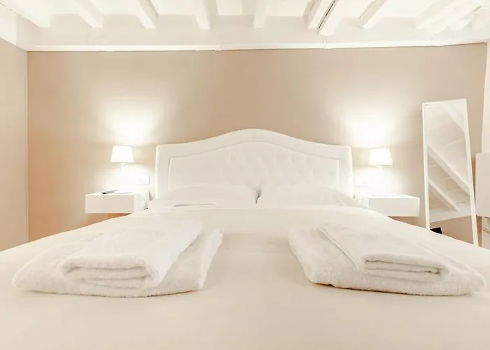 Amazing Apartment In Piazza Santa Croce Firenze