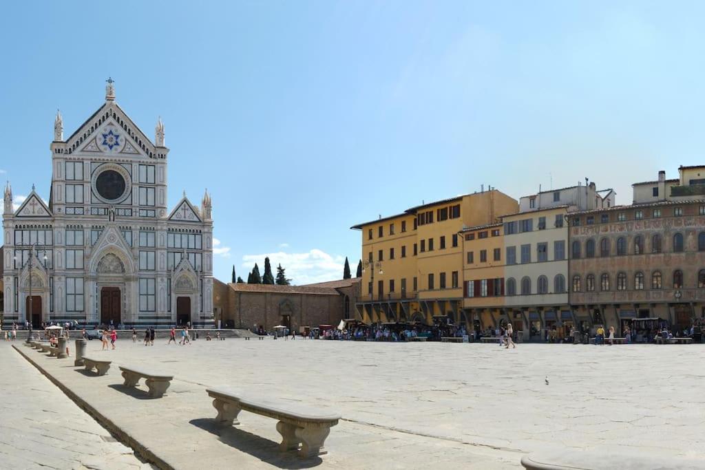 Amazing In Piazza Santa Croce Firenze
